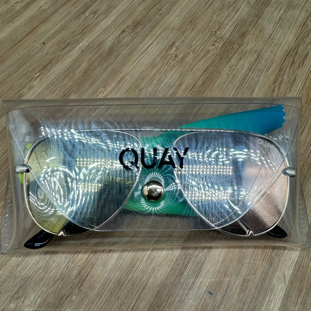 Quay‎ High Key Mini 126 Sunglasses Gold Polarized Display